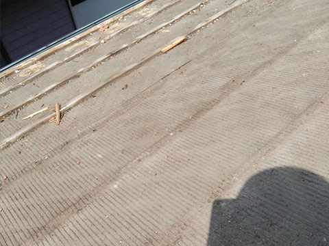 京都市伏見区にて瓦葺き替え 既存の屋根材剥がし